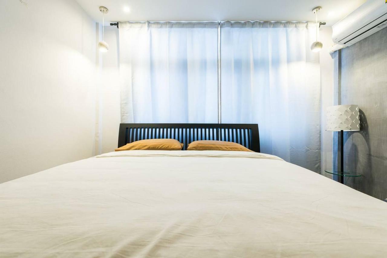 196 โอลด์ทาวน์ ชิค ทาวน์เฮาส์ Hotel กรุงเทพมหานคร ภายนอก รูปภาพ